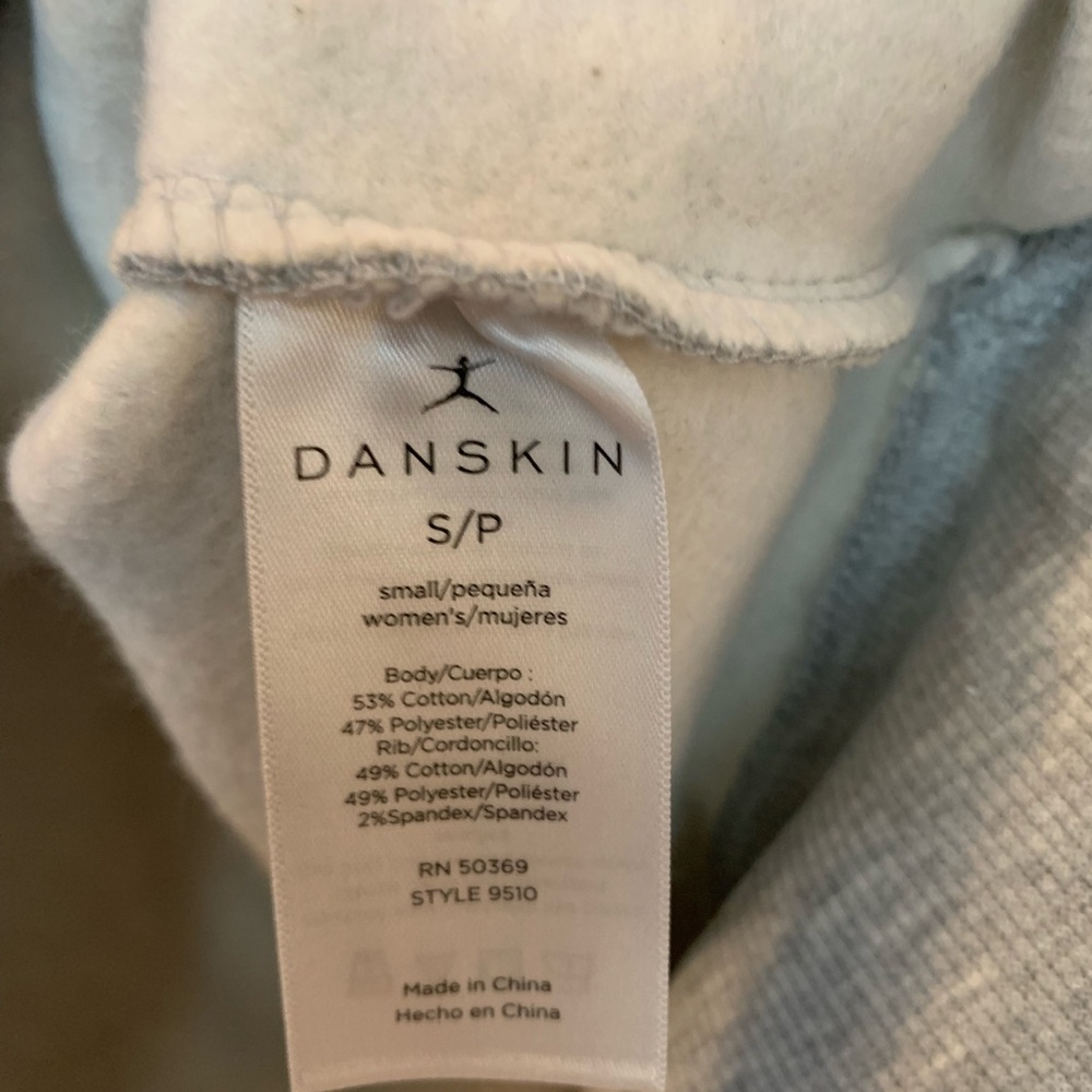 NWT’s Small Danskin sweatshirt (with pockets); ptp 22 1/2”; fleece lined - Picture 3 of 7